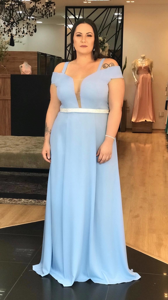 vestido longo com cinto de strass