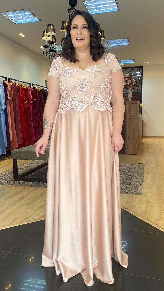 vestido nude com pedraria