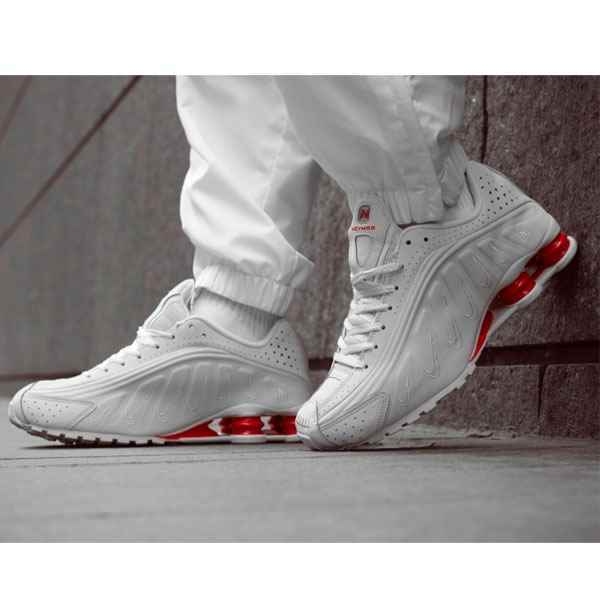 tenis nike shox branco e vermelho