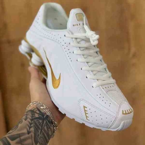nike shox r4 branco e dourado