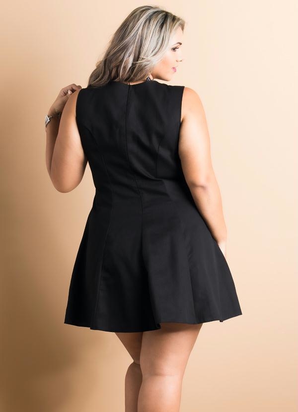 vestido evase preto plus size