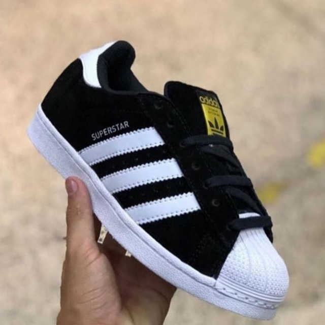 tenis adidas preto com listra branca feminino