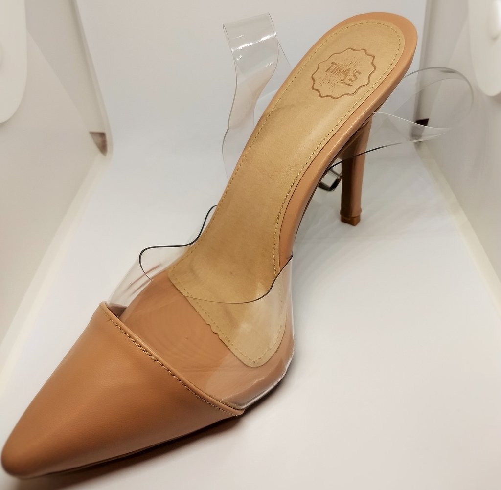 scarpin nude com transparência