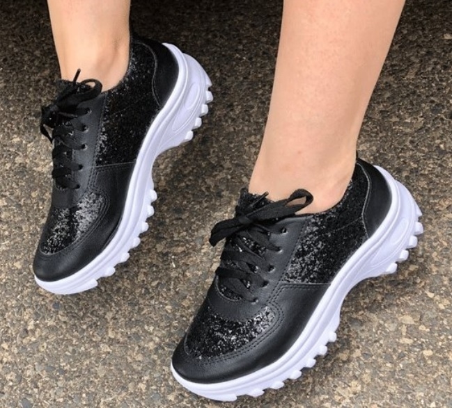 tênis preto com glitter