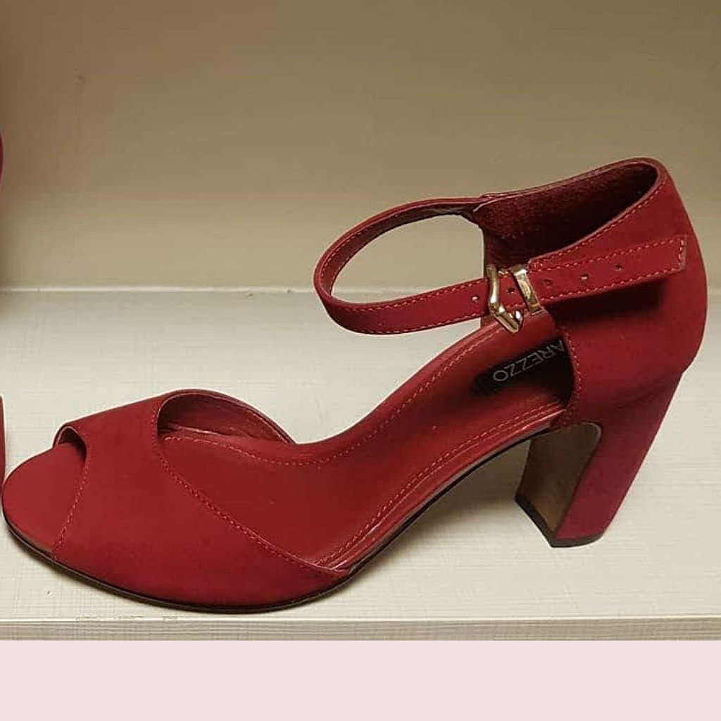 comprar sandalia arezzo online