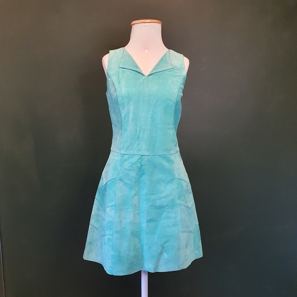 vestido azul esverdeado