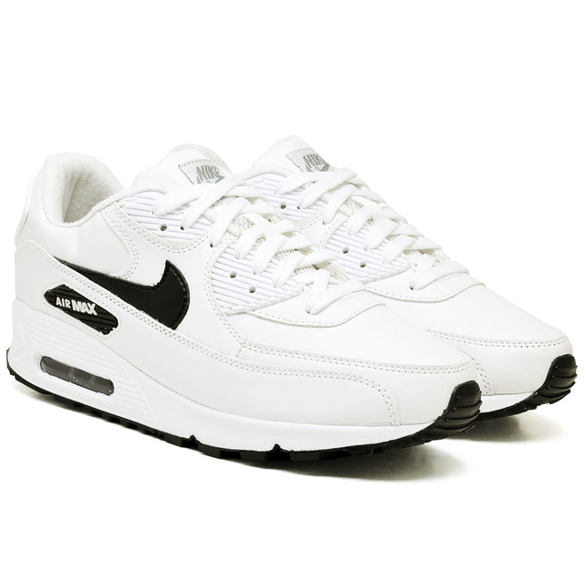 tenis nike branco com simbolo preto