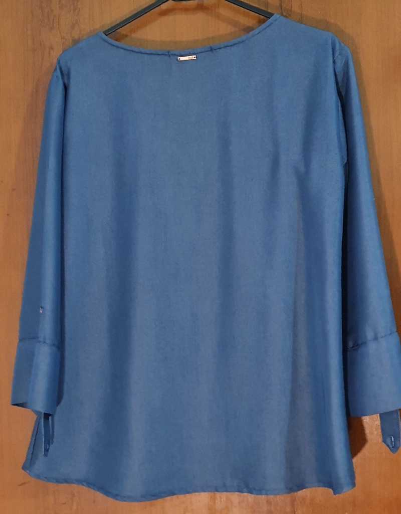 blusa azul jeans