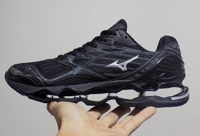 mizuno wave prophecy 6 preto e dourado