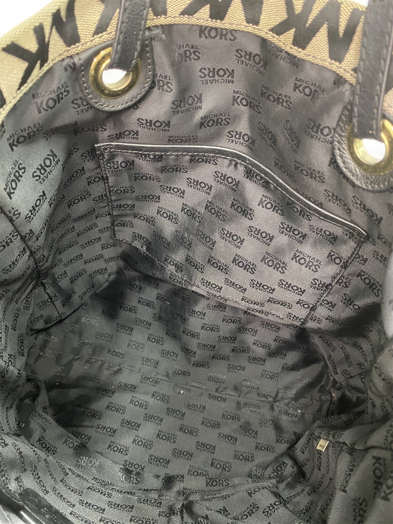 Bolsa Michael Kors Original Com Alcas Pretas E Detalhes Em Ferro Dourado