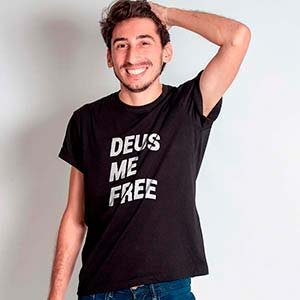 Camiseta com Frase - Deus me Free - Deus me Livre