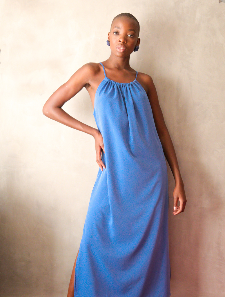 vestido longo azul casual