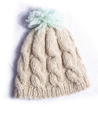 gorro pompon crudo y aguamarina