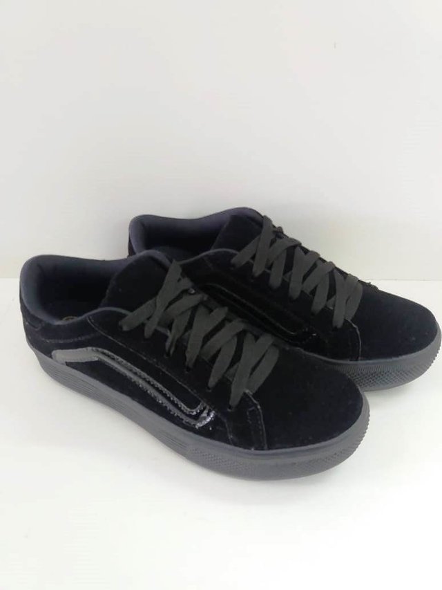 tenis peluche preto