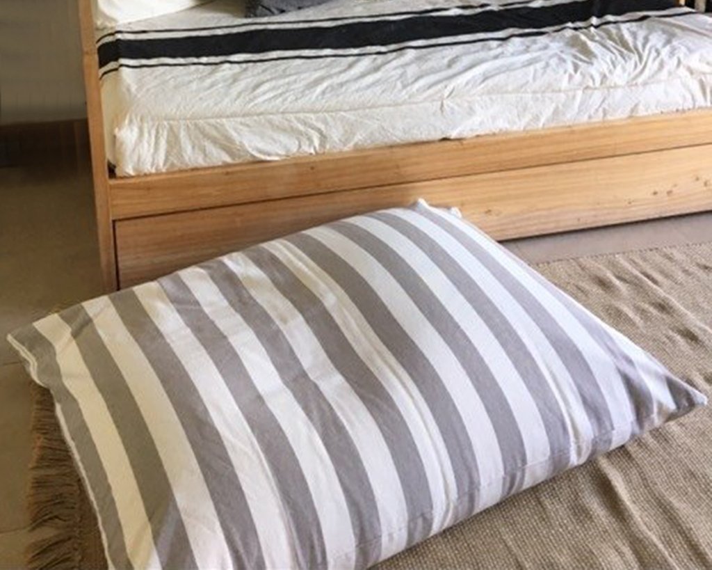 Almohadón de piso XL en panamá artesanal sustentable rehutilizable con