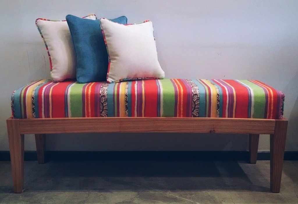 Banqueta tapizada en pana estampada qidea