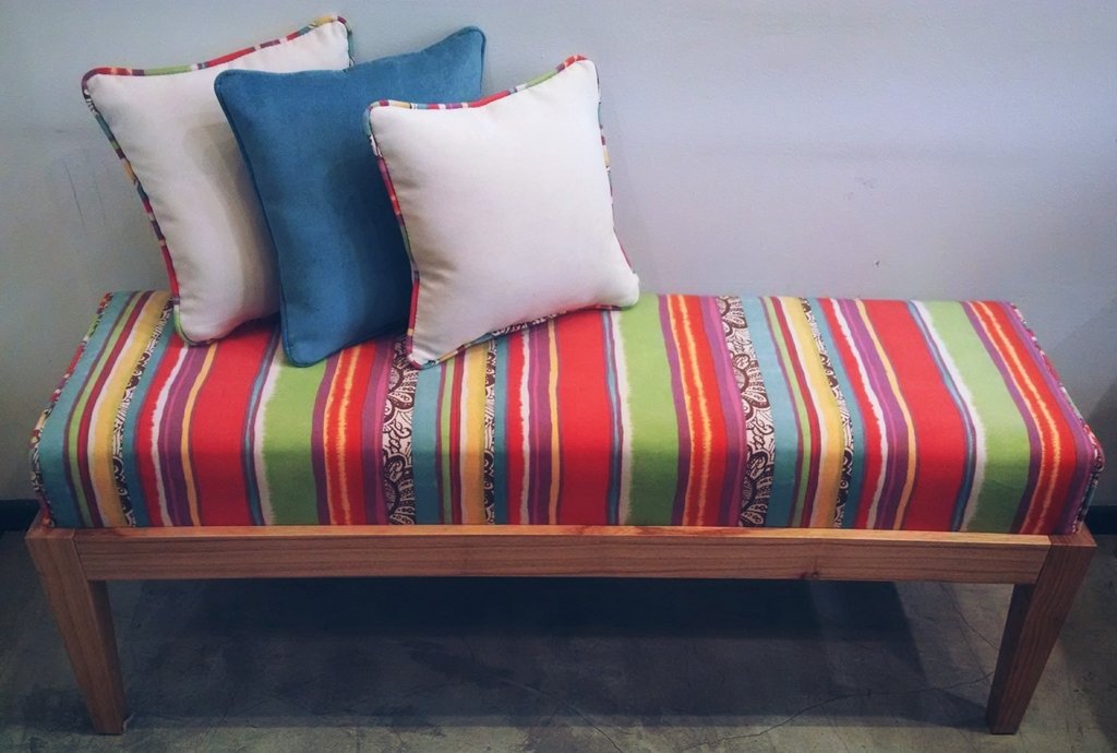 Banqueta tapizada en pana estampada qidea