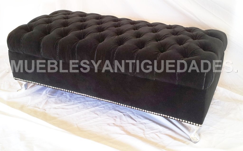 Banqueta Puff capitoné rectangular con patas de metal tapizado en pana