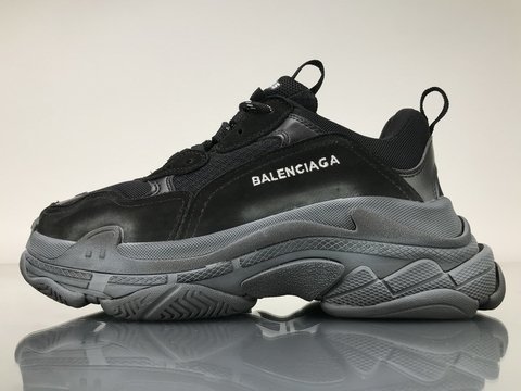 balenciaga triple s preto