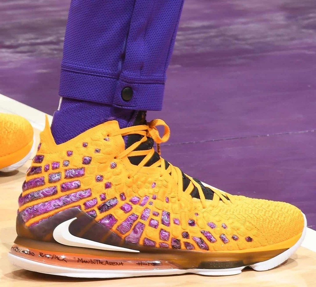tênis amarelo nike