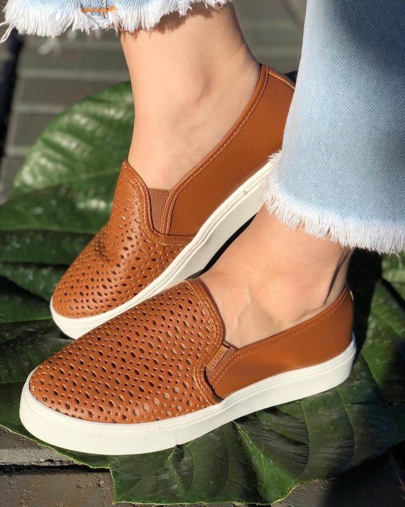 tenis slip on marrom