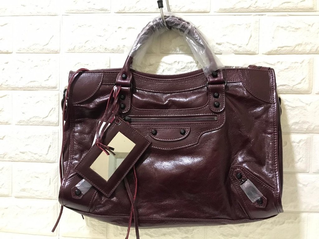 balenciaga vinho