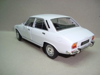 Auto A Escala Peugeot 504 Blanco Modelo 1975 124