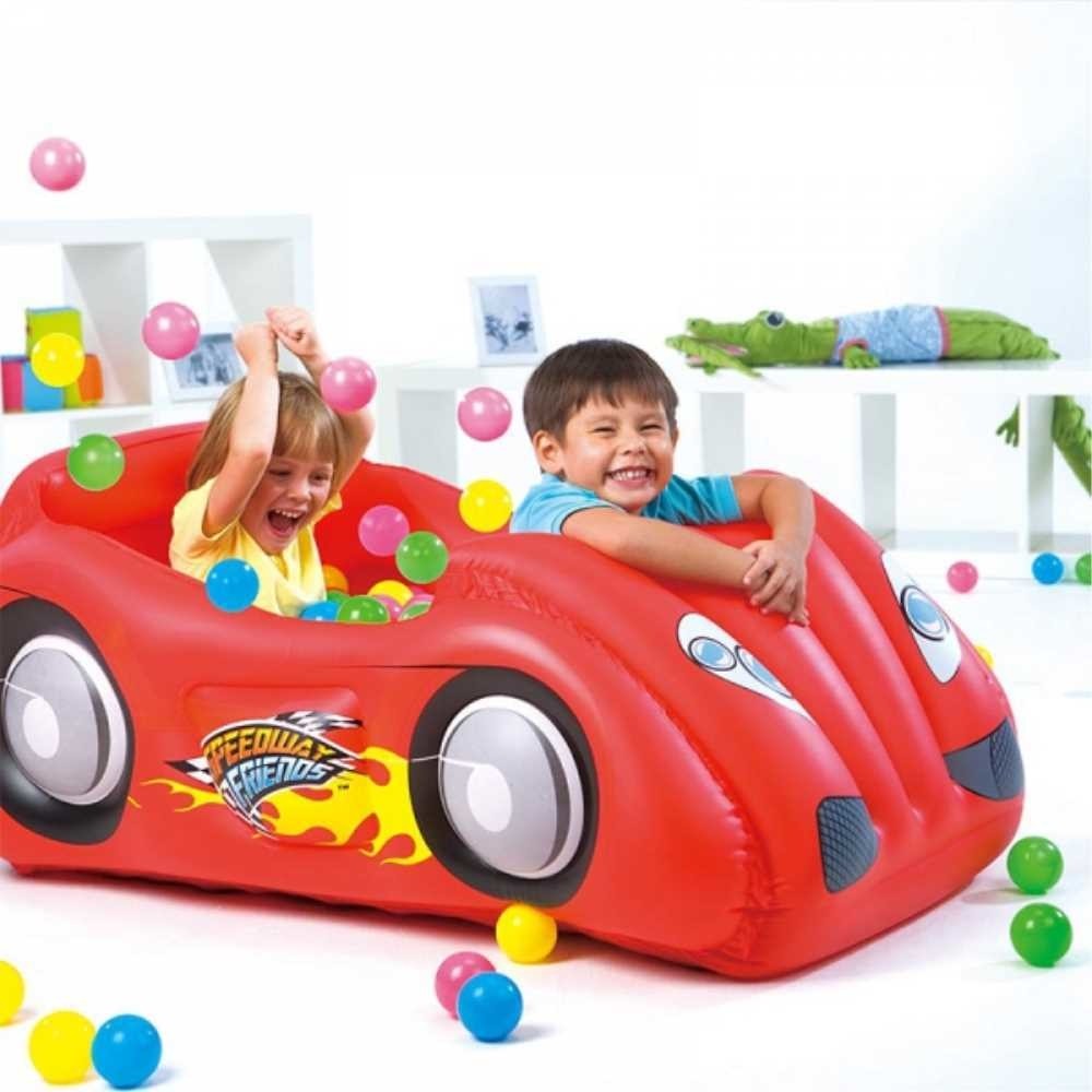 auto inflable con pelotas