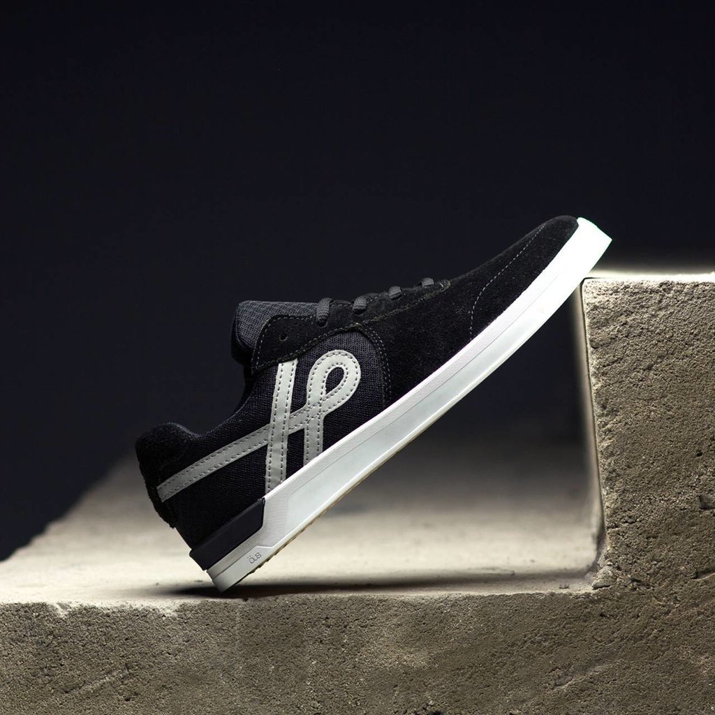 tenis ous ueno preto