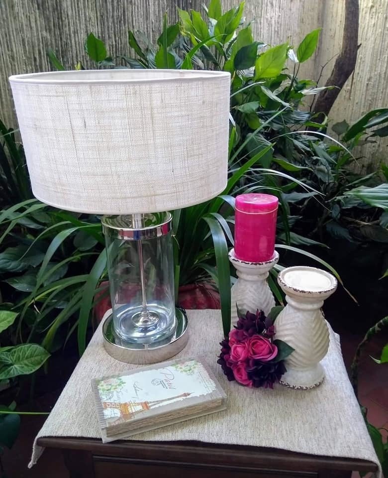 LÁMPARA DE MESA MODELO: CILINDRO VIDRIO CON PANTALLA ARPILLERA (5044)