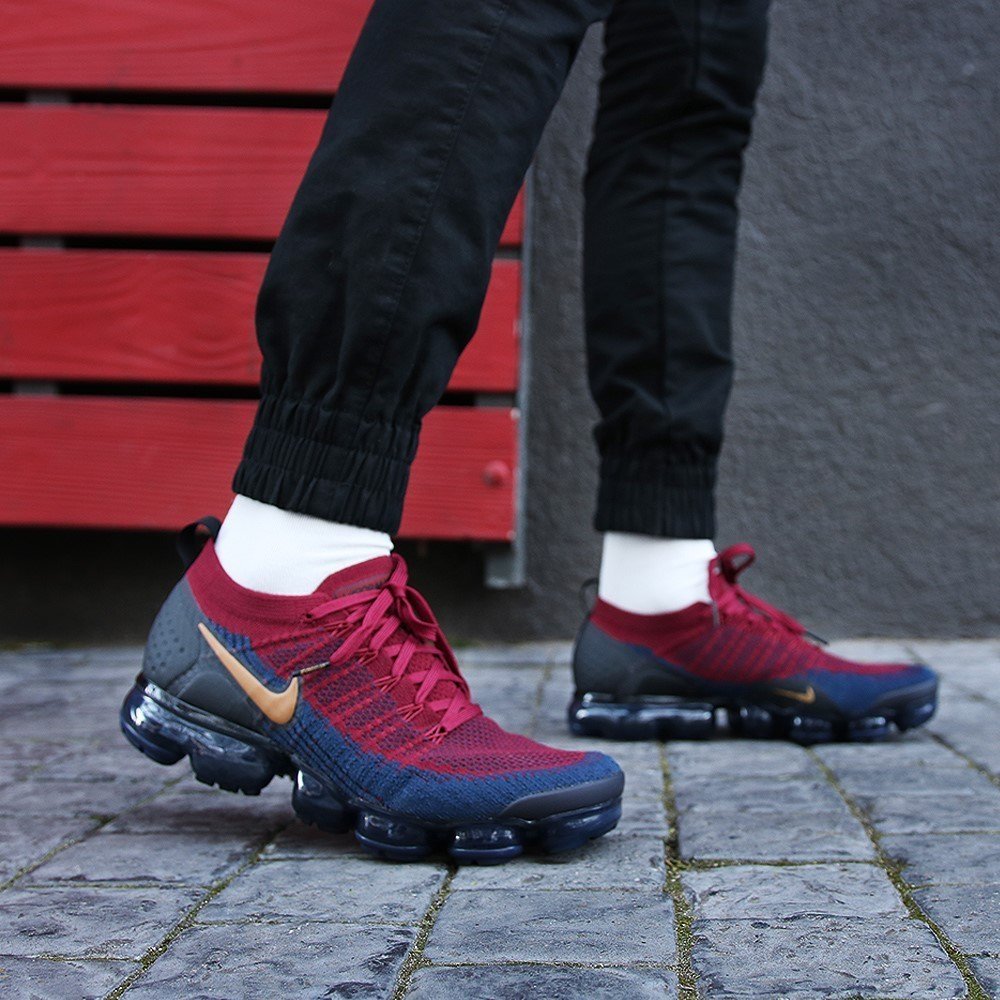 vapormax 2 team red obsidian