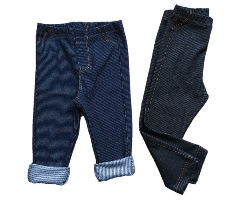 calça de malha imitando jeans
