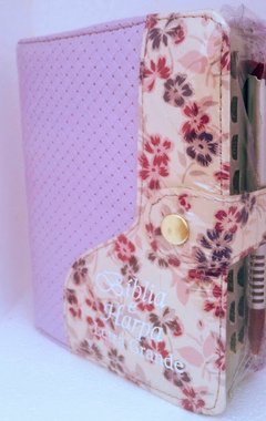 Bíblia Sagrada c/ harpa e índice digital lilás com detalhe florida e botão letra grande