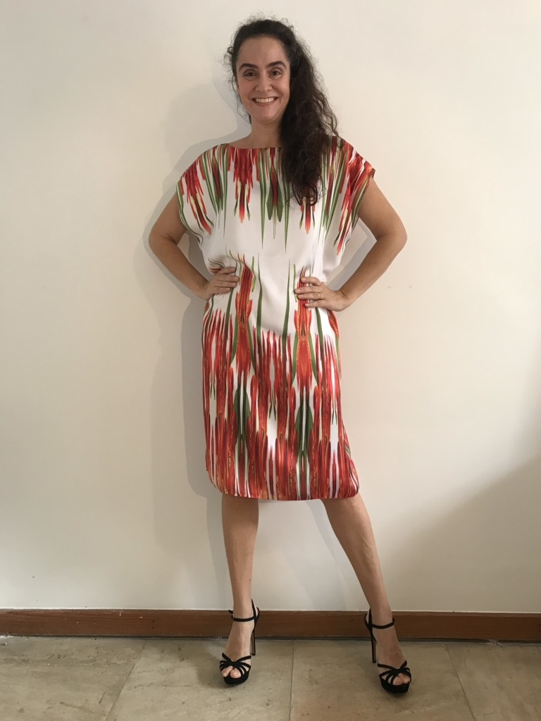 vestido curto cetim