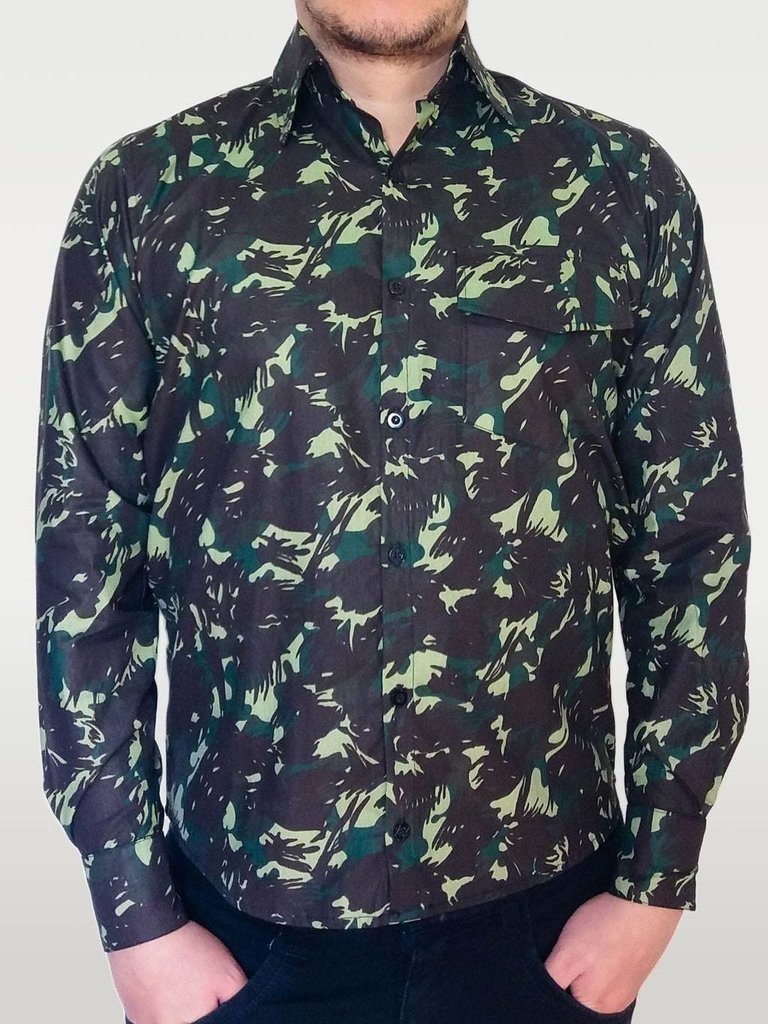 camisa camuflada vermelha
