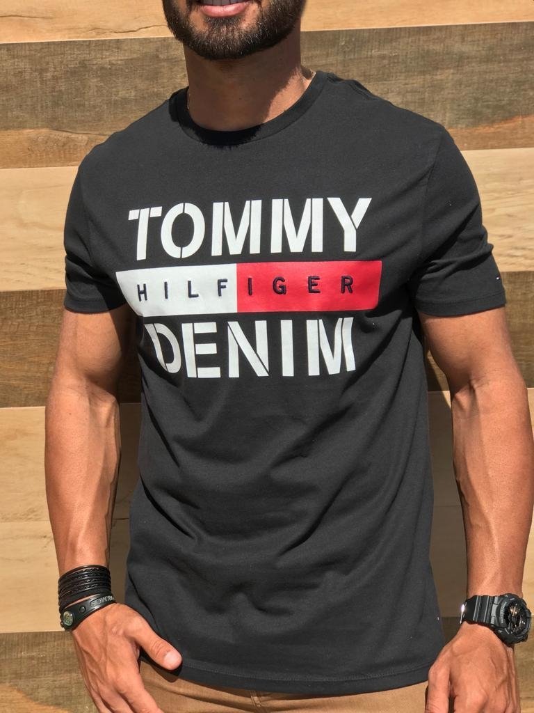 Camiseta Tommy Hilfiger Estampada Preta