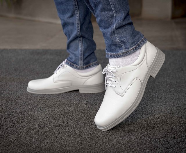 calçado branco masculino