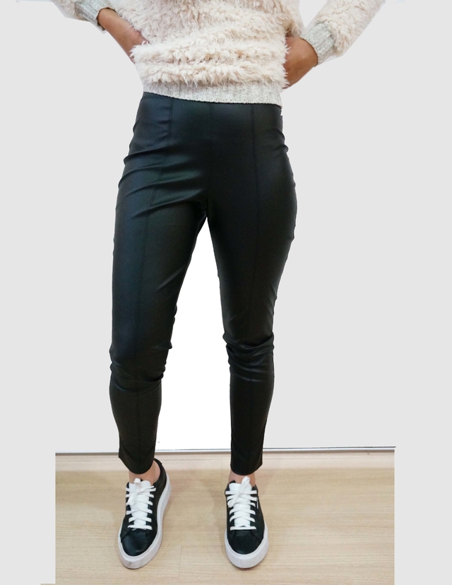 calça de couro vegetal feminina