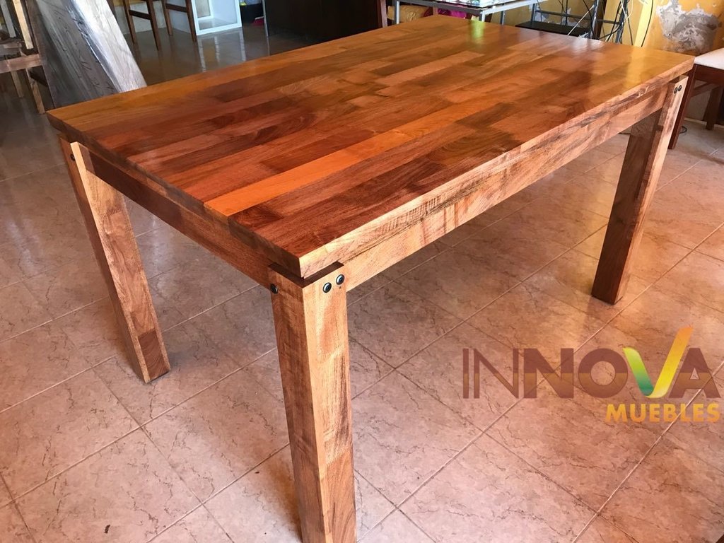 Mesa de comedor. Mesa de algarrobo. Mesa laqueada. Mesa de comedor. Mesa de algarrobo. Mesa laqueada.