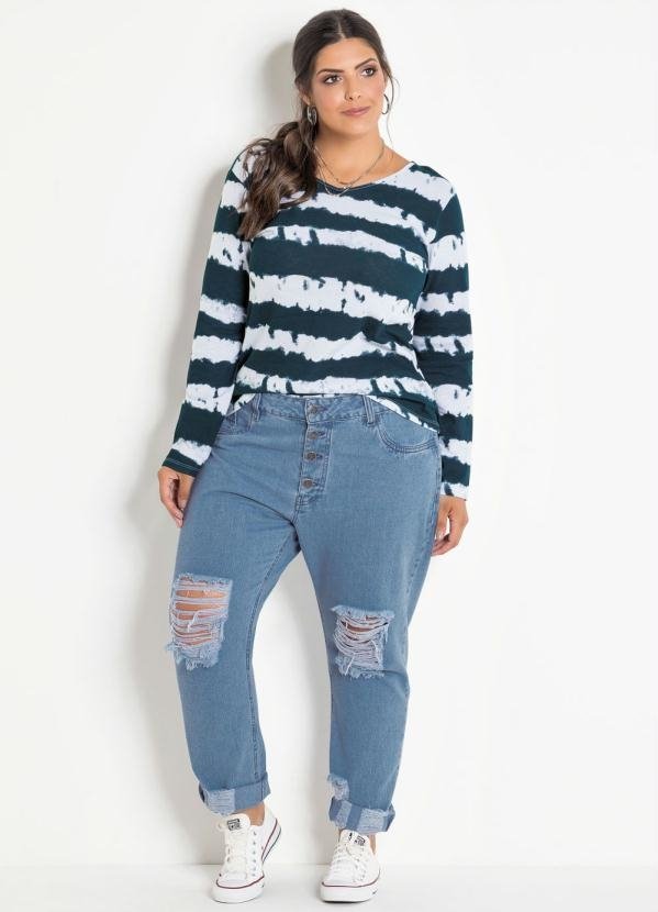 calça feminina boyfriend em jeans com rasgos