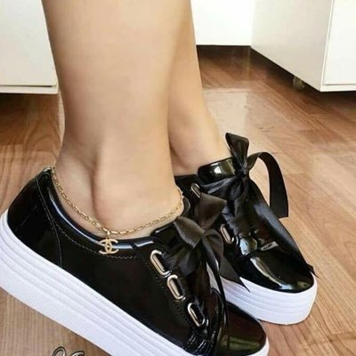 sapato com cadarço de cetim