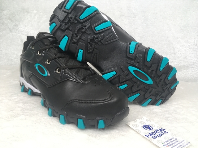 botinha oakley bravo