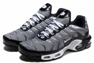 air max plus preto e branco