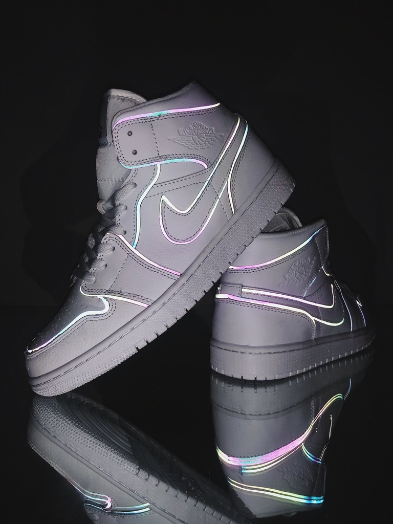 TÃNIS NIKE AIR JORDAN 1 MID ' SE IRIDESCENT TRIM