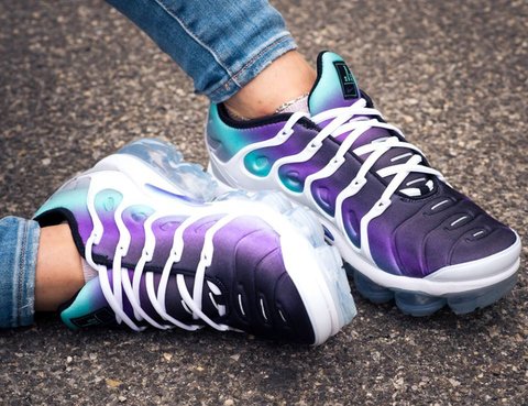 vapormax plus grape on feet