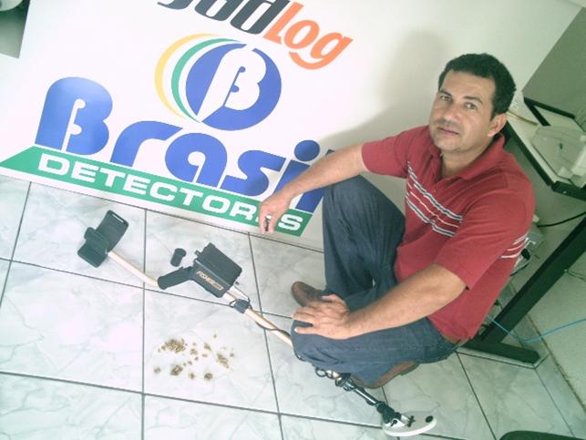 Alvaro com o Detector de Ouro Fisher GOLD BUG-2 na loja Brasil Detectores
