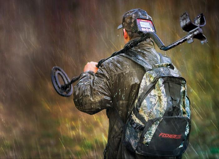 Detector de Metal Fisher F44 na chuva