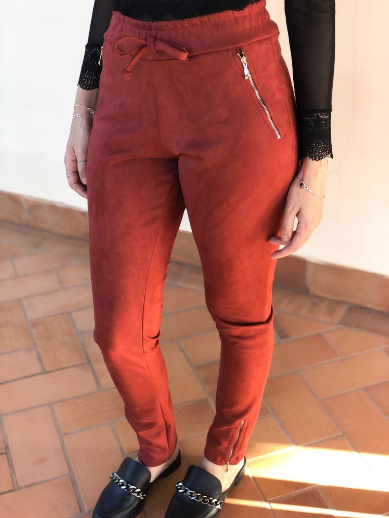 calça de camurça