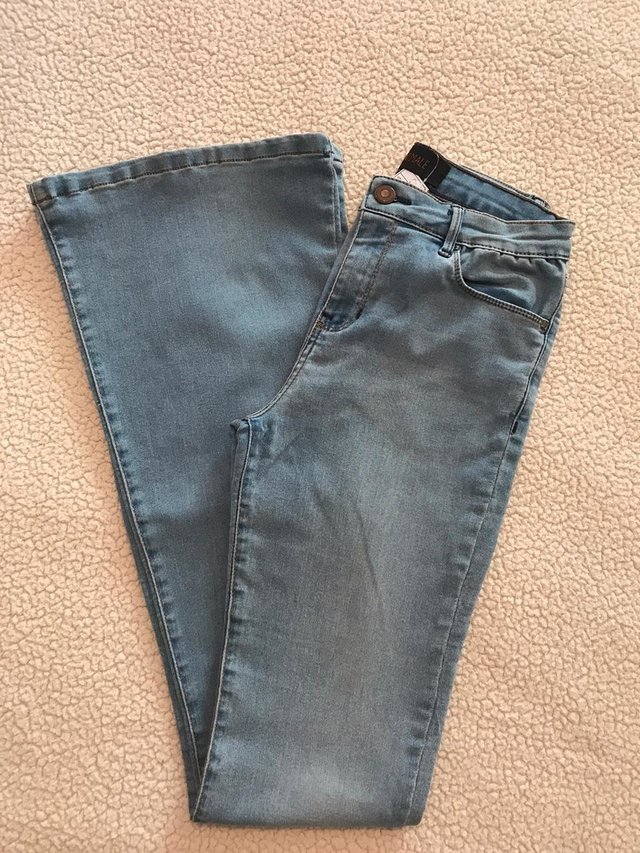 calça jeans flare animale