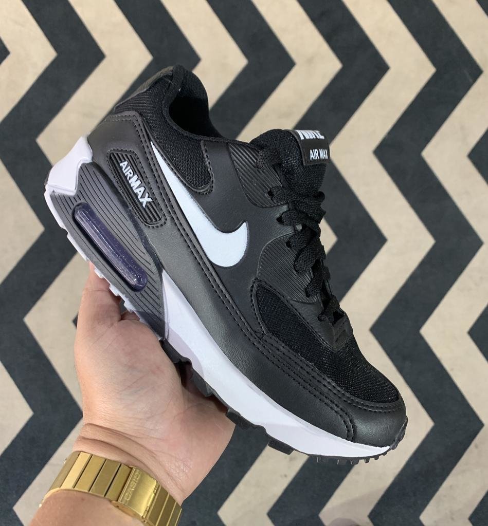 air max 90 preto com pintinha branca